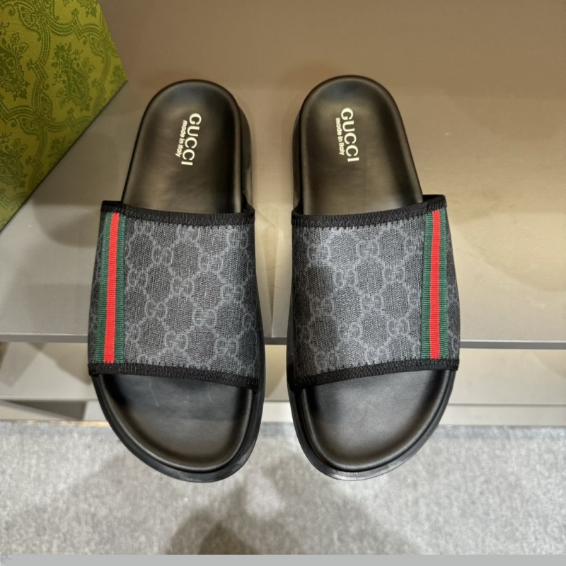 G*u*i slippers